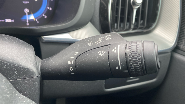 Volvo XC60 2.0 B5P Plus Dark 5dr AWD Geartronic Petrol Estate